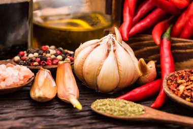 Biber ve çeşitli baharatlar ile kompozisyon