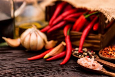 Biber ve çeşitli baharatlar ile kompozisyon