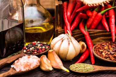 Biber ve çeşitli baharatlar ile kompozisyon