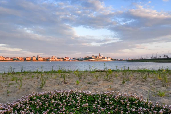 Pittoresca vista sul Cremlino di Kazan dal fiume — Foto Stock