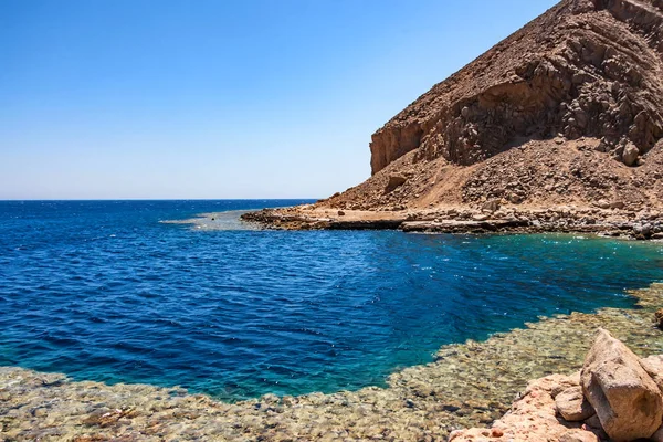 Bella costa vuota del Mar Rosso in Egitto — Foto Stock