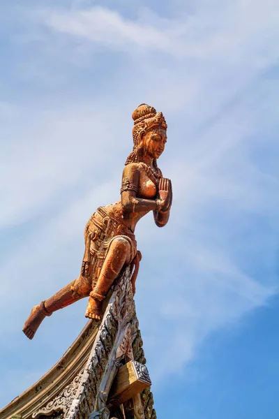 Mooi snijwerk op heiligdom van waarheid, Thailand — Stockfoto