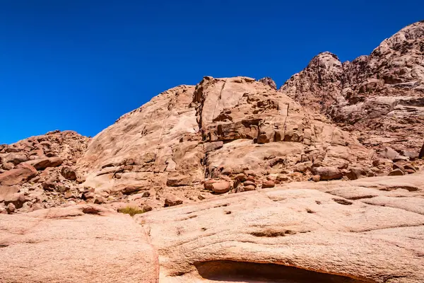 Rocce nel deserto sulla penisola del Sinai — Foto Stock