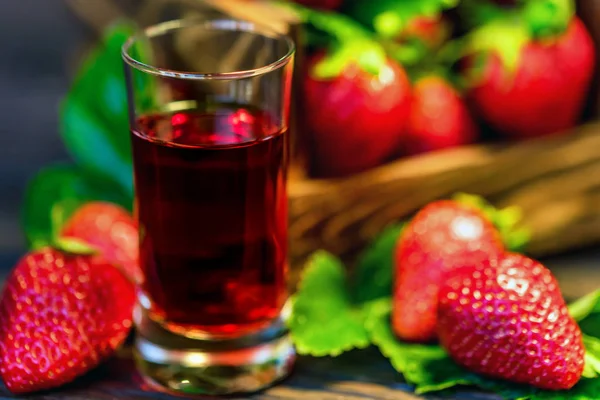 Fresh strawberries in wooden box and liqueur close — Stock Photo, Image