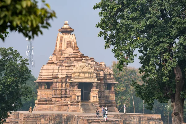 Кхаджурахо, Индия - 10 ноября 2017 года: Вид на храм Кандарии Махадева в Индии — стоковое фото