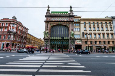 Rusya'nın St.Petersburg - 14 Haziran 2015: St.Petersburg Eliseyev Emporium