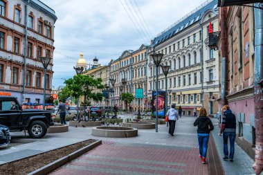Rusya'nın St.Petersburg - 14 Haziran 2015: St Petersburg orta sokak