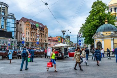 Rusya'nın St.Petersburg - 14 Haziran 2015: St Petersburg orta sokak