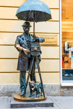 Fotoğrafçı, St. Petersburg bronz anıt
