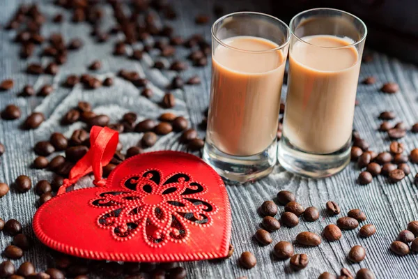 Shots of cream liqueur with coffee beans — Stock Photo, Image