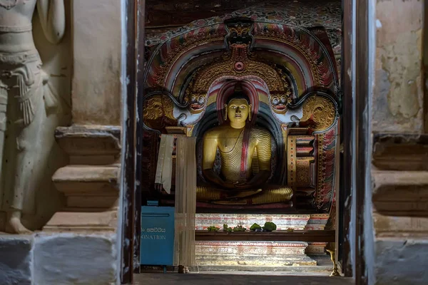 A barlang templom Dambulla Buddha staue — Stock Fotó