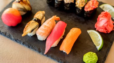 Taze ve lezzetli suşi.