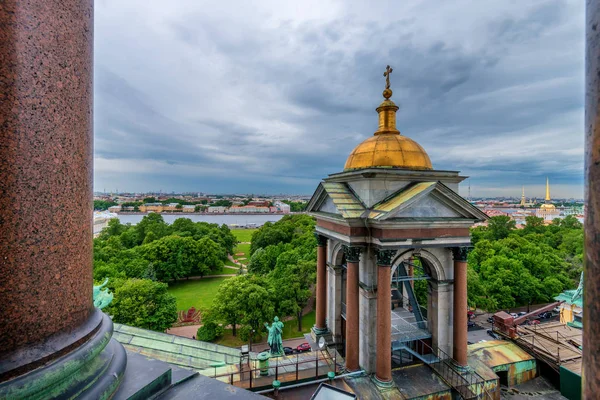 Vista da Catedral Isaacs em São Petersburgo — Fotografia de Stock