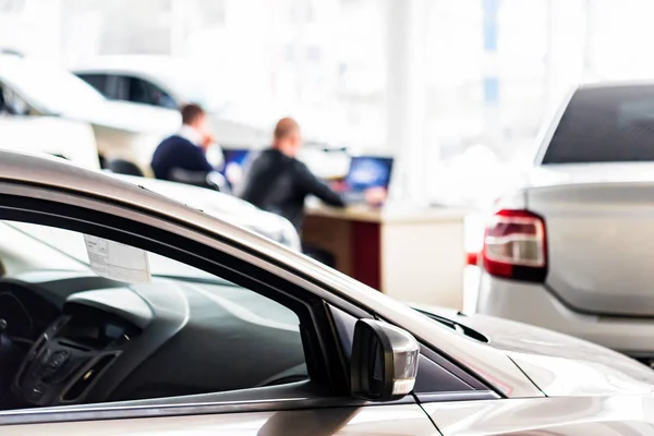 New cars at dealer showroom blurred background — Stock Photo, Image