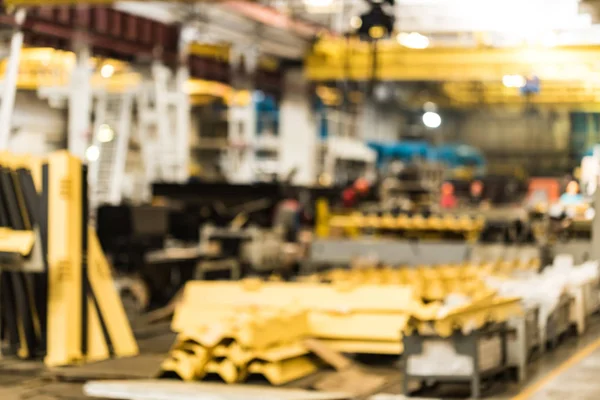 Taller de montaje borroso en gran planta industrial — Foto de Stock