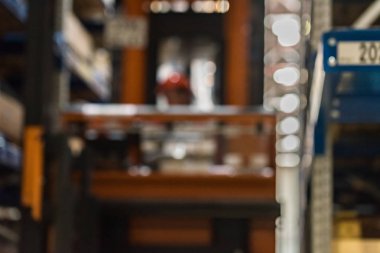 Bulanık montaj Atölyesi'nde büyük endüstriyel tesis