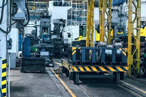 Taller de montaje interior en gran planta industrial — Foto de Stock