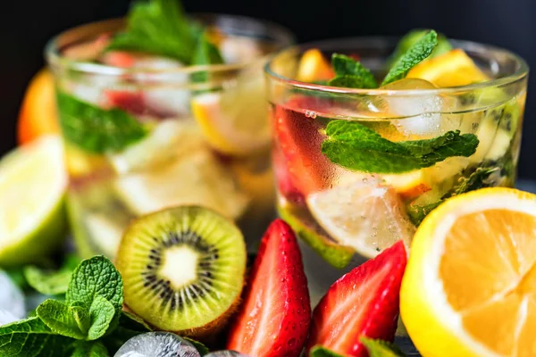 Homemade lemonade with fruit and mint — Stock Photo, Image