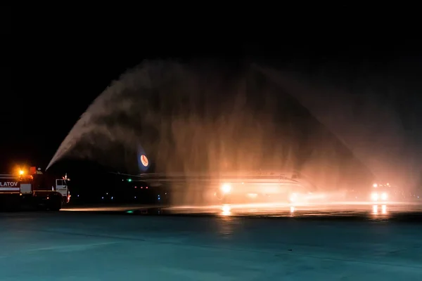 Rostov-on-don, russland - 28. April 2018: Feuerwehrfahrzeuge auf dem internationalen Flughafen von Platow — Stockfoto