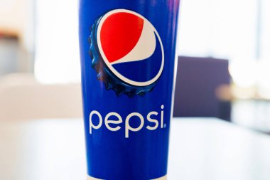 Rostov-On-Don, Rusya - Ekim 2019: Pepsi kağıt bardak