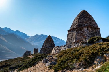 Eltyulbyu yakınlarındaki Ölü Şehir ortaçağ mezarları görünümü, Rusya