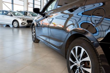 Satıcı showroom, yeni araçların Görünümü Kapat