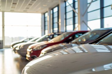 Satıcı showroom, yeni araçların Görünümü Kapat