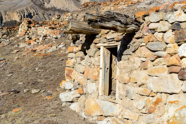 Stone remains of old abandoned balkar village in North Caucasus — Stock Photo, Image