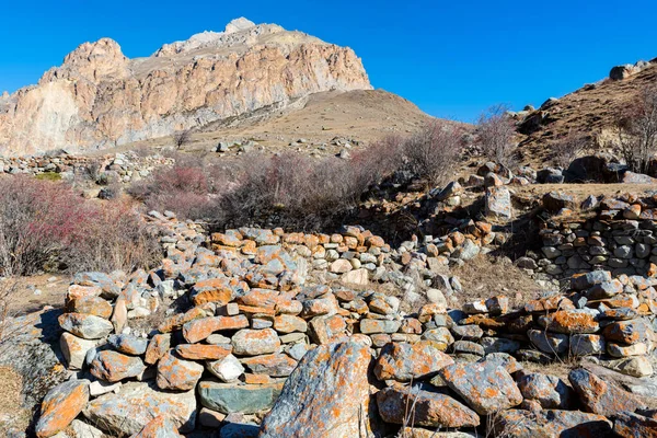 Stone remains of old abandoned balkar village in North Caucasus — Stock Photo, Image