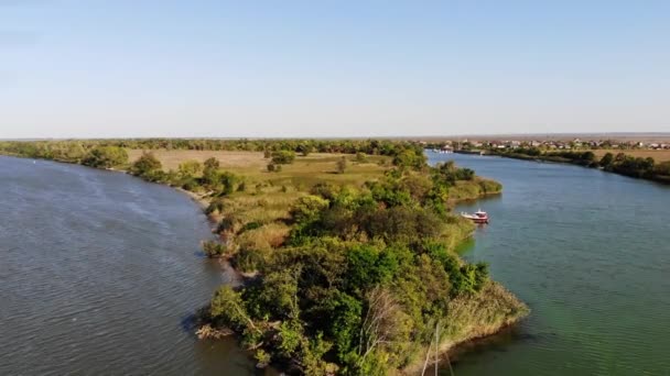 Vol au-dessus de l'île sur la rivière Don 