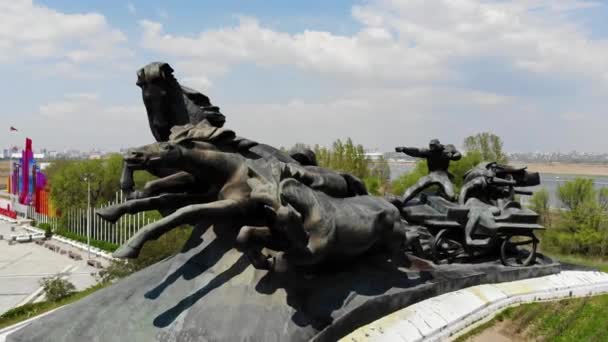 Памятник Тачанке или Гражданской войне в Ростове-на-Дону — стоковое видео