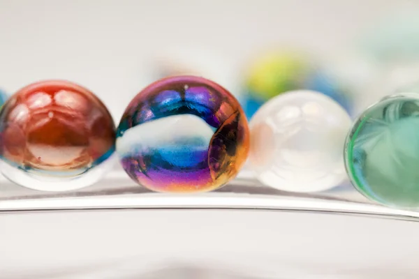 Abstracte compositie met glazen bollen — Stockfoto