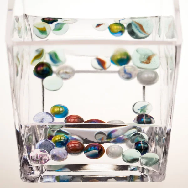 Composición abstracta con bolas de vidrio — Foto de Stock