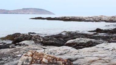 Ege Denizi ve Sahil kayalar Thassos Island, Yunanistan ile. Doğadan sesler 