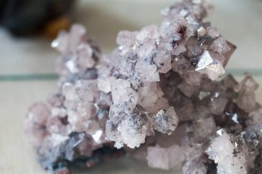 Güzel kristaller, mineraller ve taşlar - renkler ve dokular