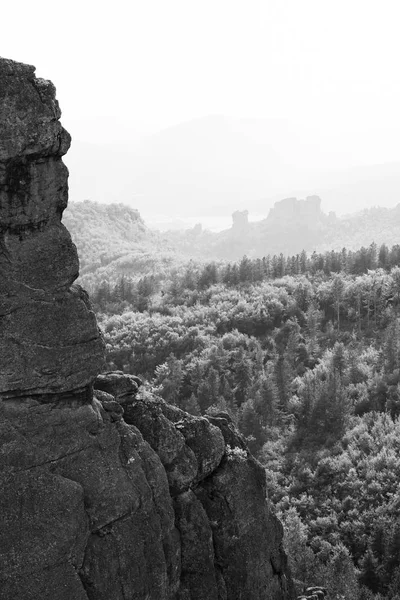 Belogradchik 峭壁岩石和古 Kaleto 保加利亚 — 图库照片
