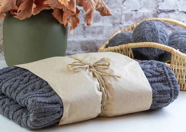 Handmade sweater wrapped in kraft paper. — Stock Photo, Image