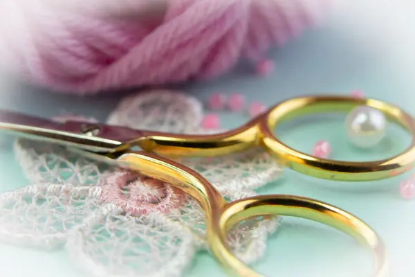 Yarn Scissors Lace Beads Composition Pink — Stock Photo, Image