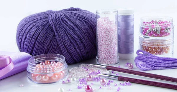 Composition Lilac Tones Yarn Beads Beads Sewing Threads Knitting Needles — Stock Photo, Image
