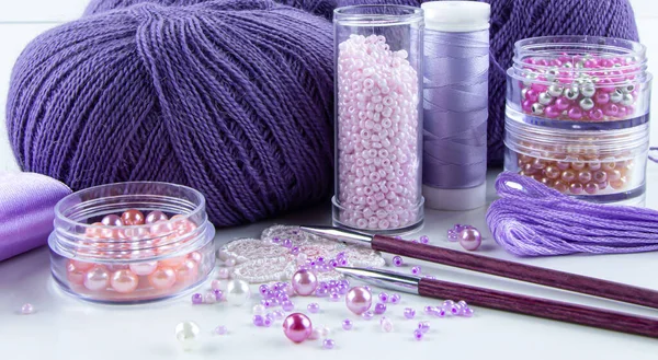 Composition Lilac Tones Yarn Beads Beads Sewing Threads Knitting Needles — Stock Photo, Image