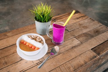 Meyveli büyük tütsü kasesi ve ejderha meyveli dumanı..