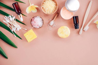 Sıfır atık hijyen ürünüyle doğal organik kozmetik ürünler.