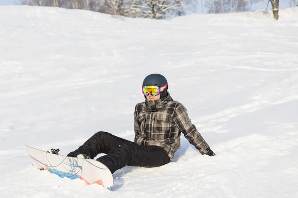 Uomo con snowboard — Foto Stock