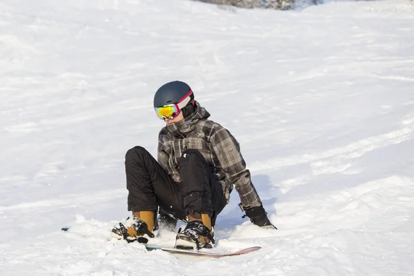 Hombre con snowboard —  Fotos de Stock