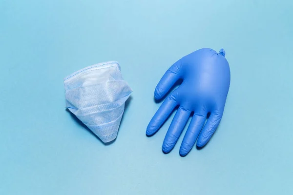 Rękawica Medyczna Maska Niebieskim Tle Płaski Układ Minimalna Koncepcja Pandemii — Zdjęcie stockowe