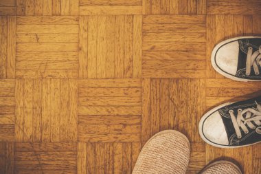 Aile toplantısı, anne, oğul, kuşak farkı, sosyal sorunlar.