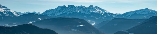 Обзор красивой снежной горы, панорама Лицензионные Стоковые Фото