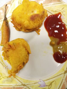 Tamato ve kırmızı biberli yumurta pirzolası.