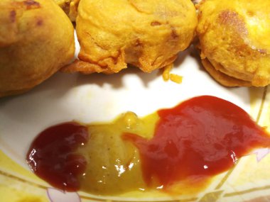 Biberli yumurta pirzolası ve tamato souce