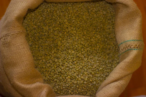 Green Coffee Beans Burlap Bag — Stock Photo, Image